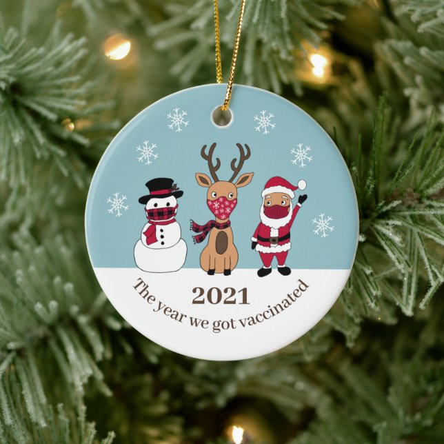 The Year We Got Vaccinated Funny 2021 Santa Mask Ceramic Ornament (Tree)