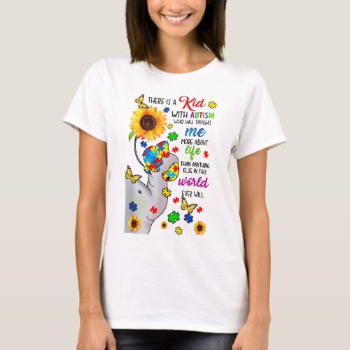 There Is A Kid With Autism Elephant Mom Autism Chi T_Shirt