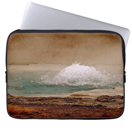 THERMAL POOL ACTIVITY IN YELLOWSTONE NATIONAL PARK LAPTOP SLEEVE
