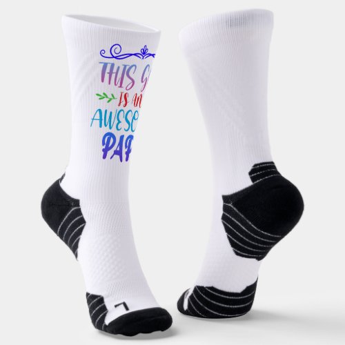 This Guy Is An Awesome Papa Socks