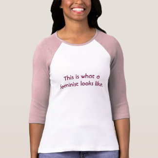 This is what a feminist looks like. T-Shirt