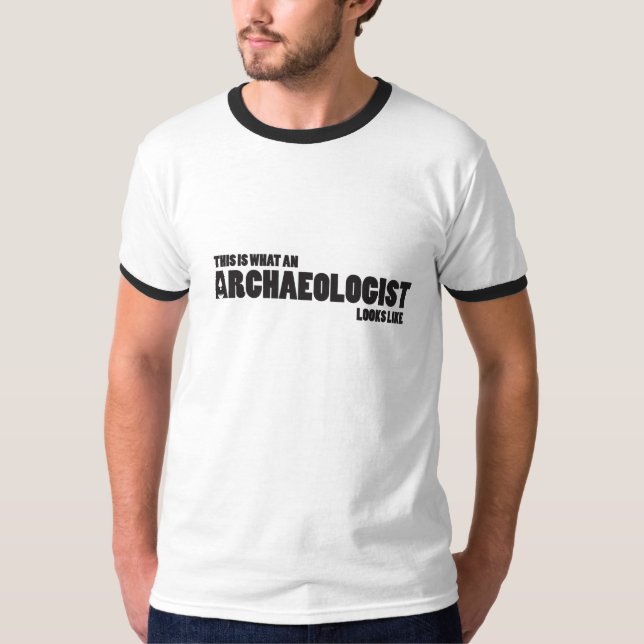 "This is what an archaeologist looks like" ball-T T-Shirt (Front)