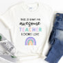 This is What an Awesome Teacher Looks Like T-Shirt
