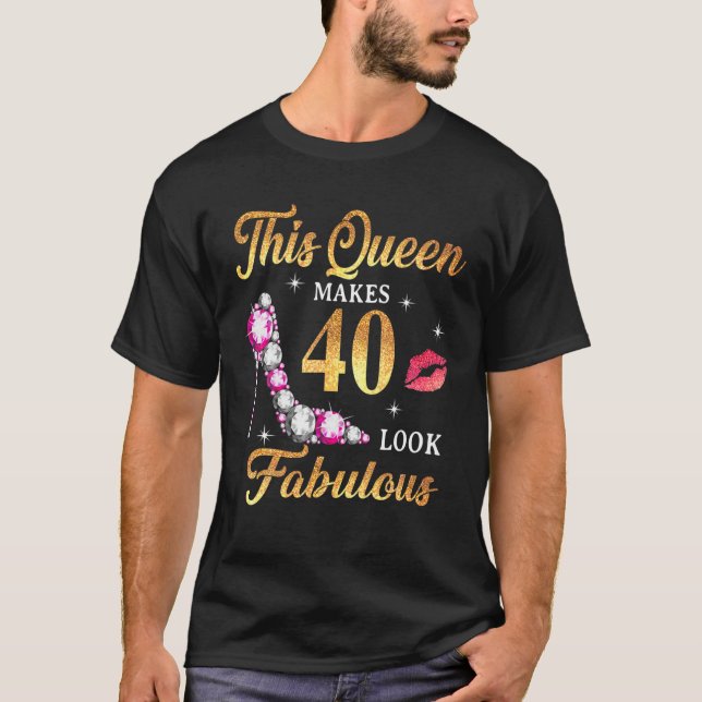 This Queen Makes 40 Look Fabulous 40Th Birthday Qu T-Shirt (Front)