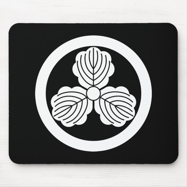 Three oak leaves(1) in circle mouse pad (Front)