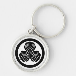 Three oak leaves in circle keychain