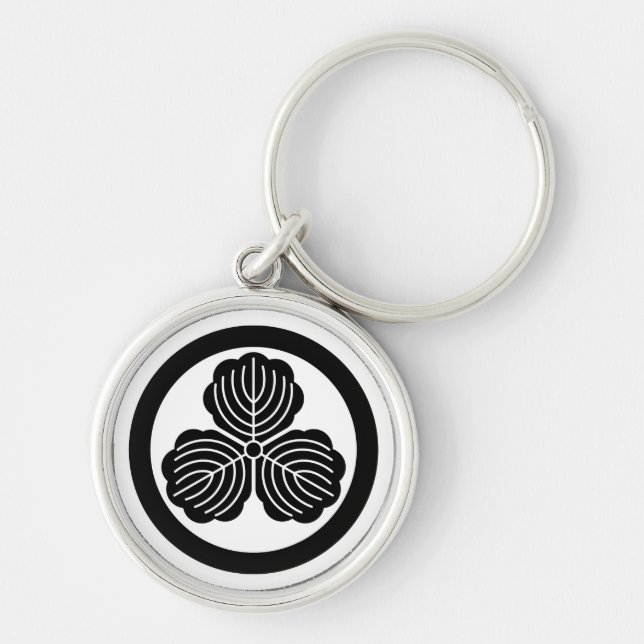 Three oak leaves in circle keychain (Front)