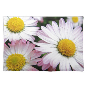 Three pink daisies cloth placemat