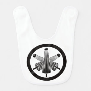Three umbrellas, staggered in circle baby bib