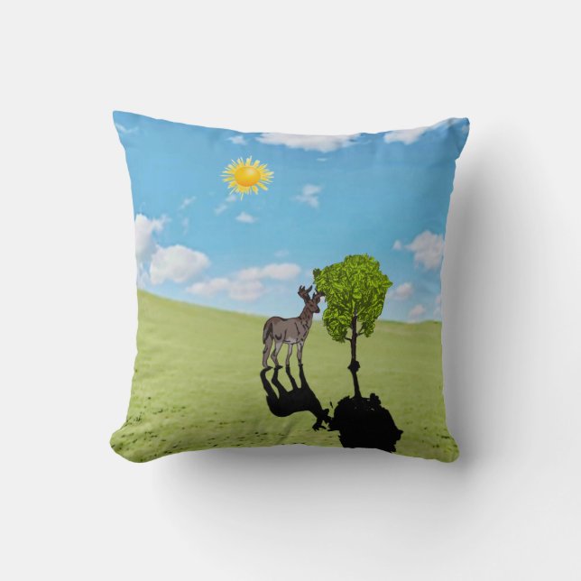 Throw Pillow Deer in nature (Front)