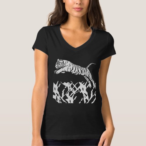 Tiger Hunt For Prey Wildlife Jungle Animal Women T_Shirt
