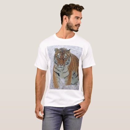 Tiger in snowflakes men&#39;s t shirt