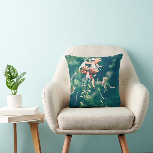Tiger lilies throw pillow (Chair)