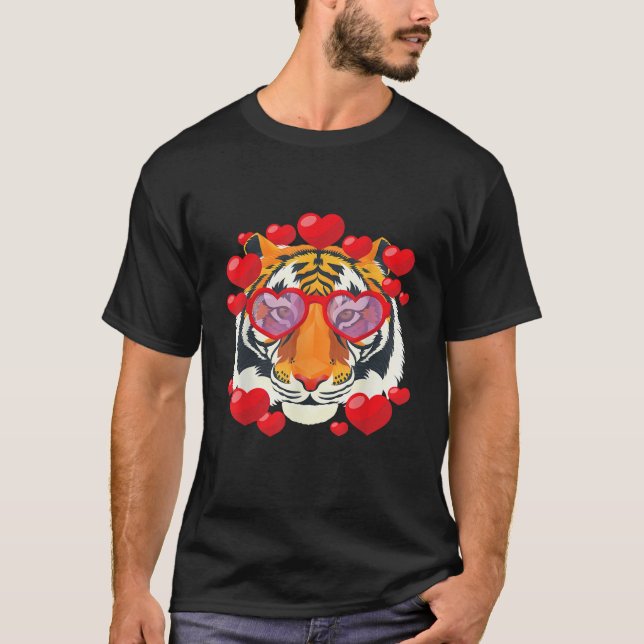Tiger Love Safari Wild Animal Lover Zookeeper Wild T-Shirt (Front)