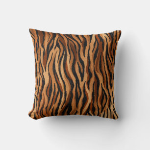 Tiger skin: hand-drawn seamless pattern. throw pillow