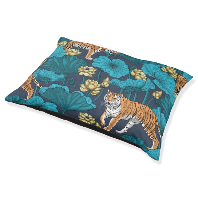 Tigers in the yellow lotus pond pet bed (Angled)