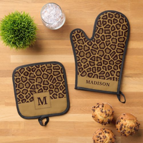 Tile background with a leopard fur oven mitt  pot holder set
