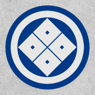 Tilted four-square-eyes in a circle patch