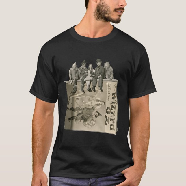 Tin Cowarldly Lion Scarecrow Toto Dorothy Wizard O T-Shirt (Front)