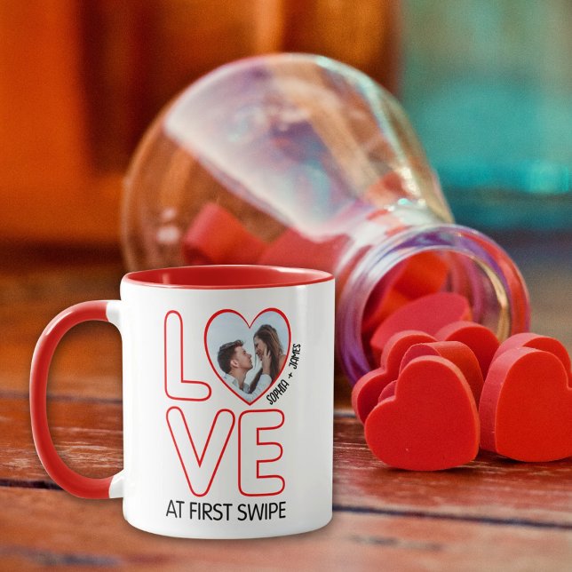 Tinder Couple Love at first swipe, Valentine´s Day Mug (Creator Uploaded)