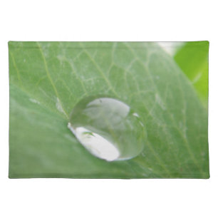 Tischset grosser Wassertropfen auf grünem Blatt Placemat