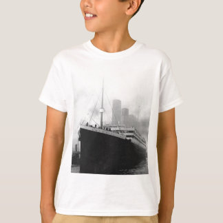 Titanic in dock in Southampton T-Shirt