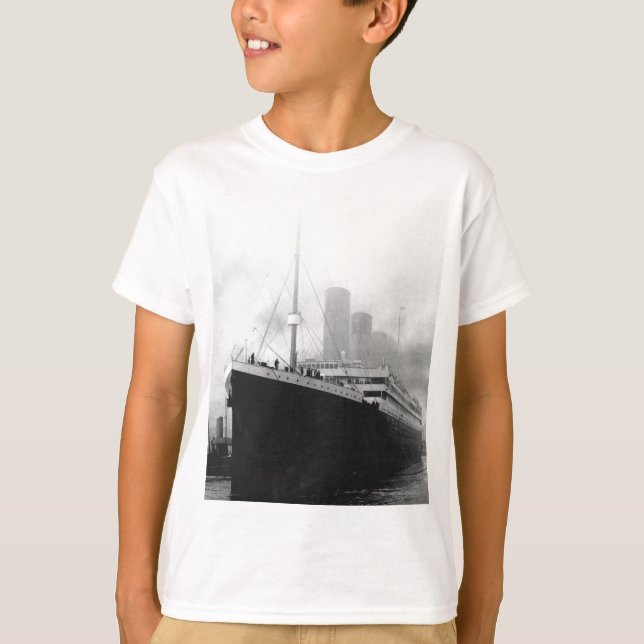 Titanic in dock in Southampton T-Shirt (Front)