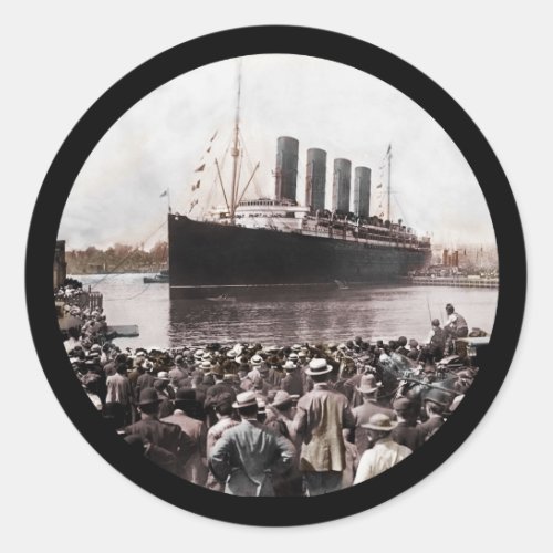 Titanic Leaving Southhampton Classic Round Sticker