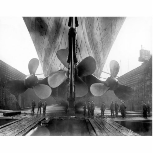 Titanics propellers statuette