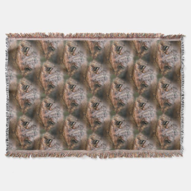 Toad Face Nature Pattern Throw Blanket (Front)