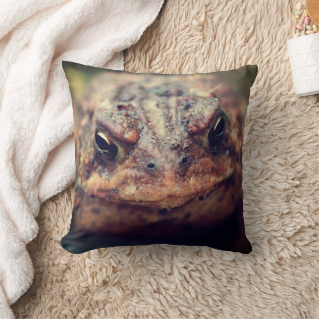 Toad Face Up Close  Throw Pillow (Blanket)