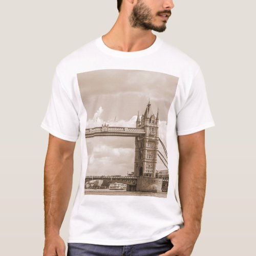 Tower Bridge London iconic vintage sepia T_Shirt