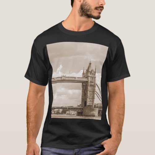 Tower Bridge London iconic vintage sepia T_Shirt