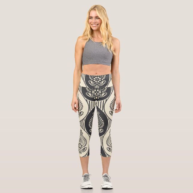 Traditional Asian damask, seamless pattern Capri Leggings (Front)