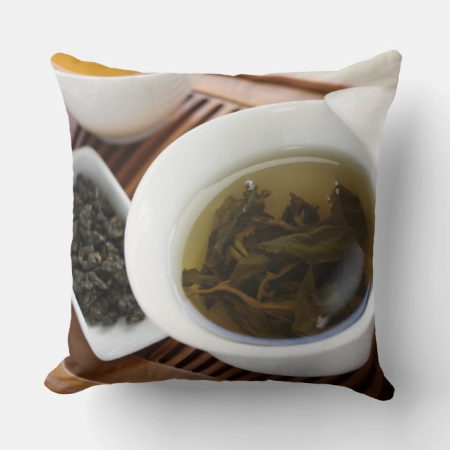 Traditional Chinese tea ceremony: oolong tea Throw Pillow (Front)