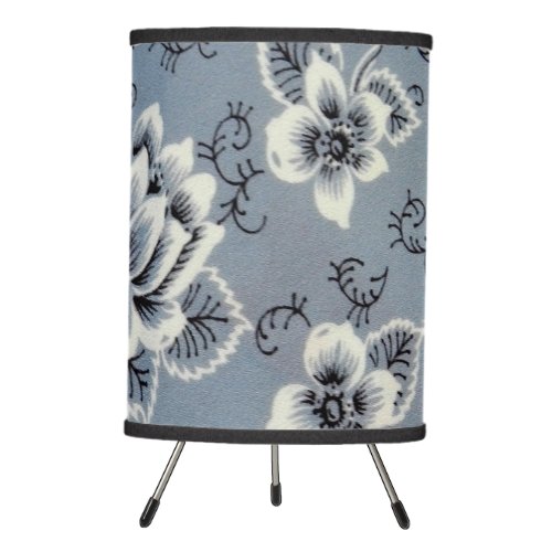 Traditional Colonial Blue Floral Print Lamp