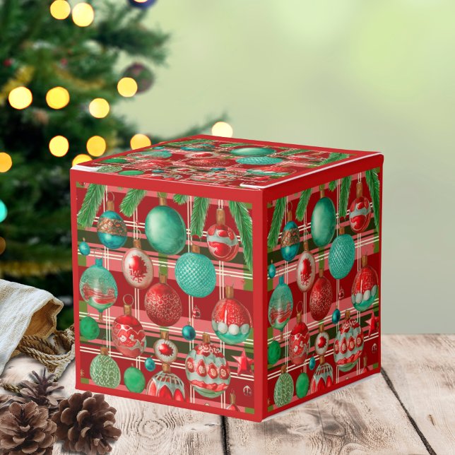 Traditional Red Green Plaid Holiday Favor Boxes (Creator Uploaded)