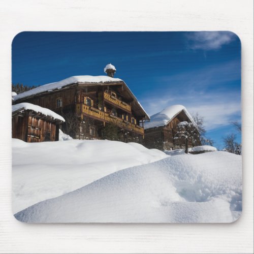Traditional wooden cabins in de snow mouse pad