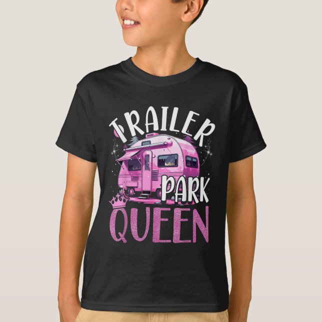 Trailer Park Queen Funny Camping Pink Trailer Cara T-Shirt (Front)