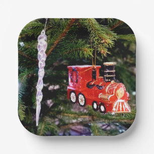 Train and icicle paper plates