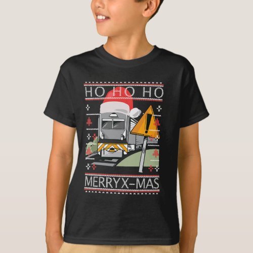 Train with Christmas Hat Steam Train Train Driver T_Shirt