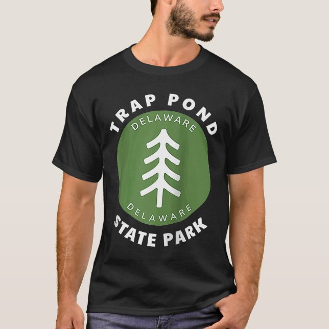 Trap Pond State Park Delaware DE Tree Badge vacati T-Shirt (Front)