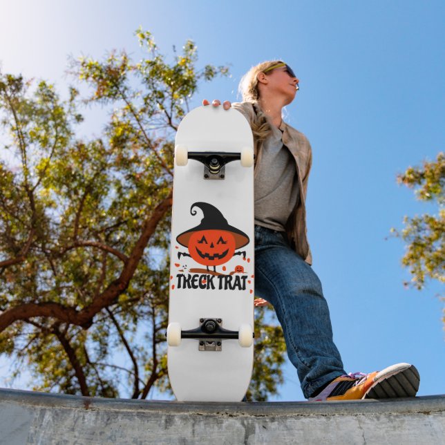Treck Trat Pumpkin Smiling Skateboard (Outdoor 1)