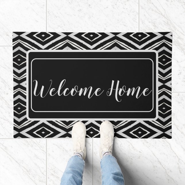 Trendy Geometric Black and White Rug (Indoor)
