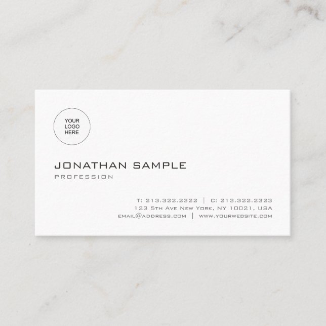 Trendy Minimalist Elegant Modern Template Business Card (Front)