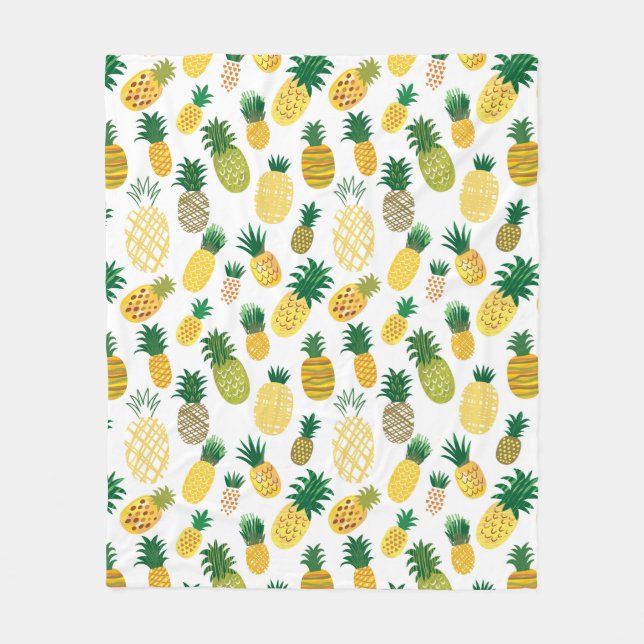 Trendy Pineapple Pattern Fleece Blanket (Front)
