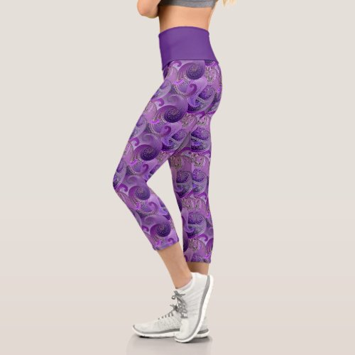 Trendy Purple Paisley Pattern Capri Leggings