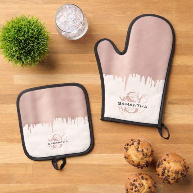 Trendy Rose Pink Gold Metallic Drips Monogram Oven Mitt & Pot Holder Set (Top Down)