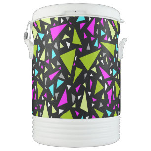 Triangles green crimson colors on black background beverage cooler
