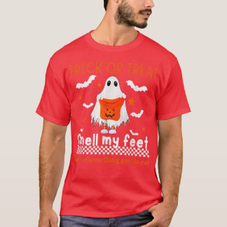 Trick Or Treat Smell My Feet Cute Ghost Haloween T-Shirt